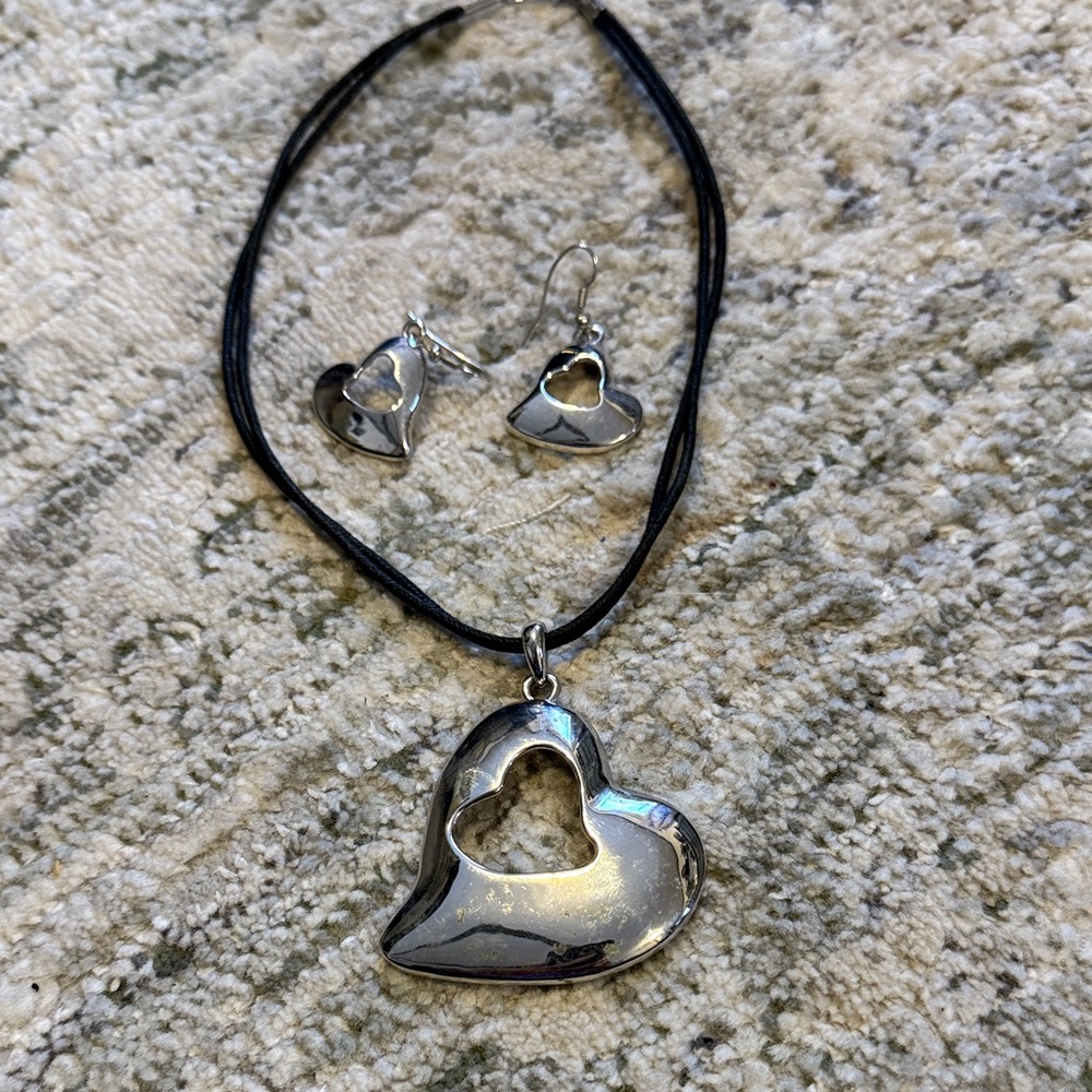 Silver Heart Cutout Pendant Necklace and Earring Set - Silver
